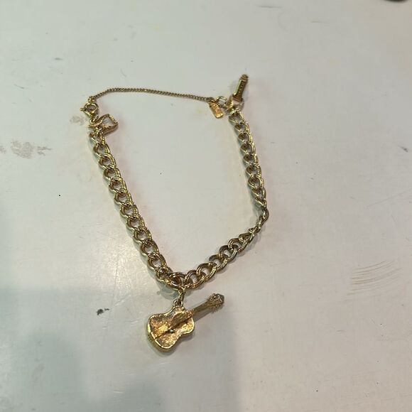 Monet vintage guitar charm bracelet with safety chain - Picture 5 of 5